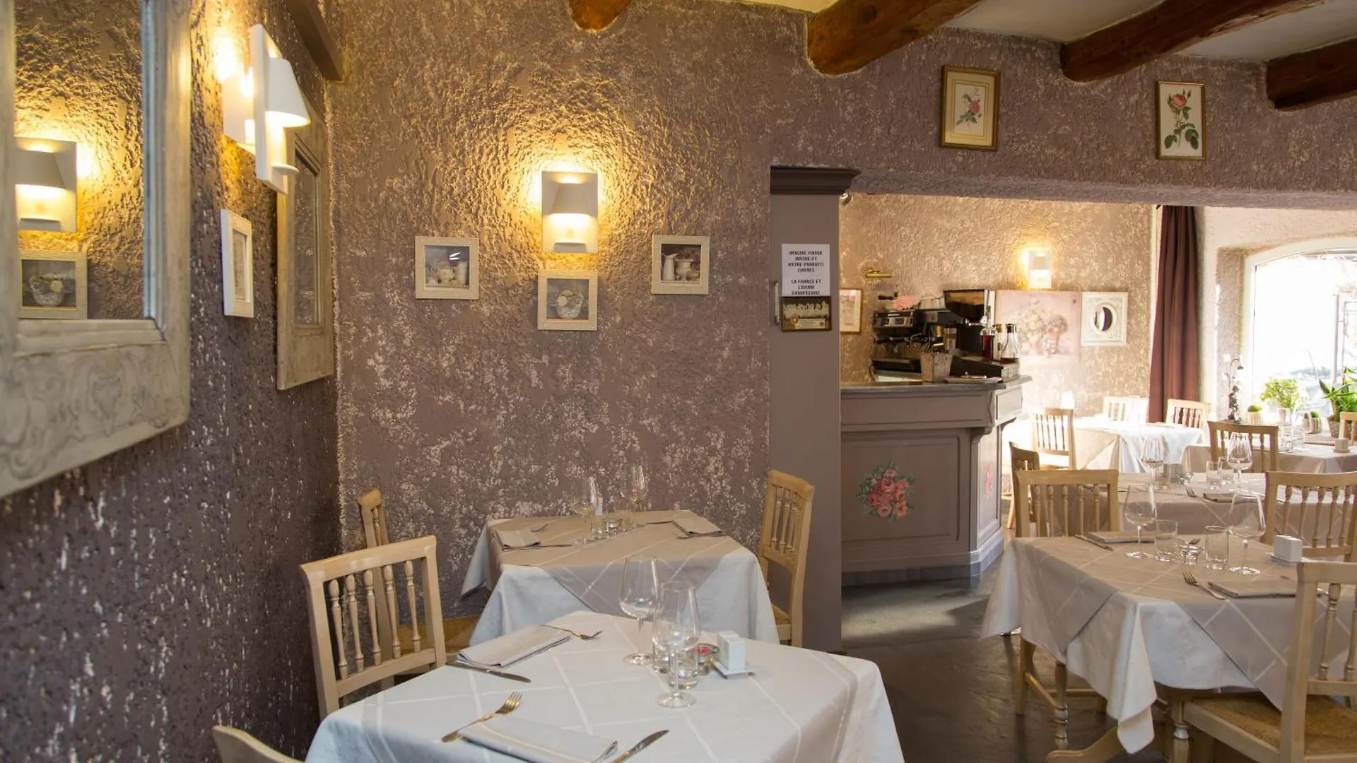 Hotel La Farigoule à Sainte-Cécile-les-Vignes 2*,  France