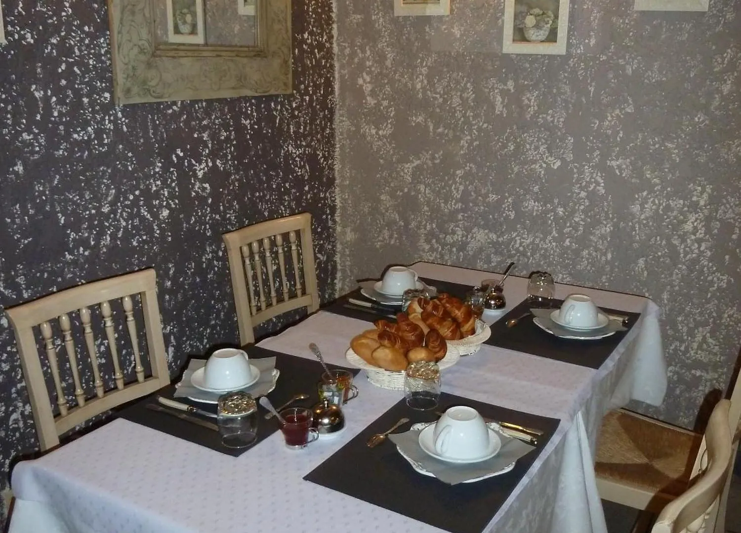 Logis Hotel Restaurant La Farigoule Sainte-Cecile-les-Vignes