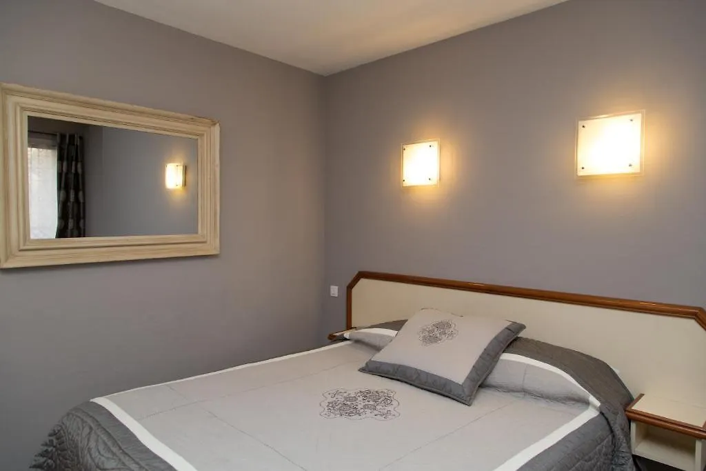 Logis Hotel Restaurant La Farigoule Sainte-Cecile-les-Vignes