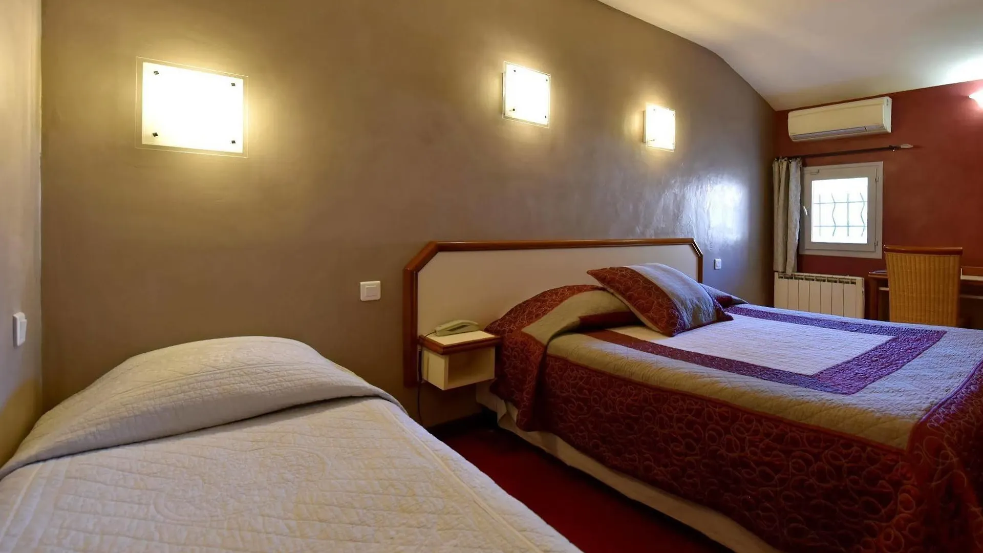 Logis Hotel Restaurant La Farigoule Sainte-Cecile-les-Vignes